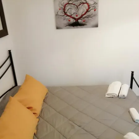 Siracusa,tra Ortigia E Il Mare *