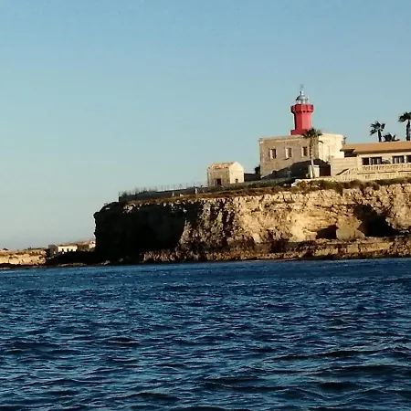 Siracusa,tra Ortigia E Il Mare *