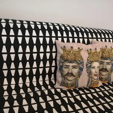 Siracusa,tra Ortigia E Il Mare