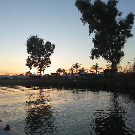 Siracusa,tra Ortigia E Il Mare