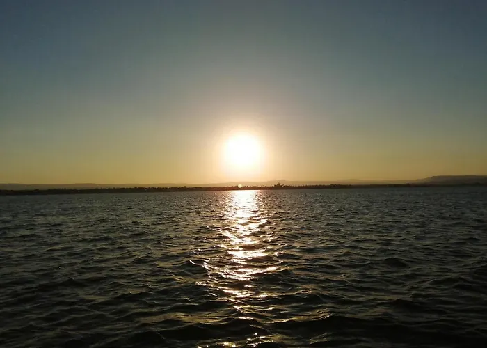 Siracusa,tra Ortigia E Il Mare *