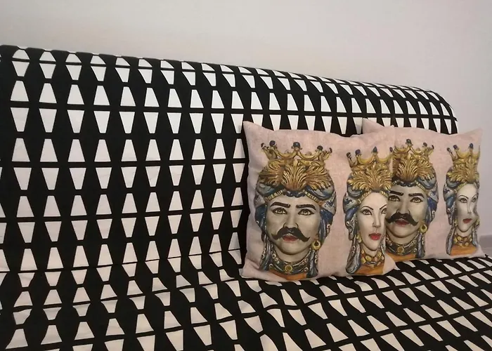 Siracusa,tra Ortigia E Il Mare